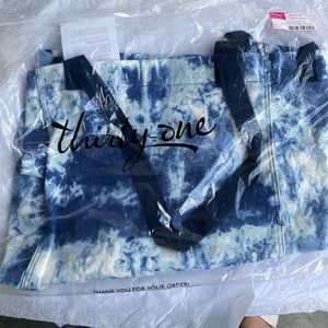 NWT New Horizons Tote (9619) in Tye Dye Sky print.